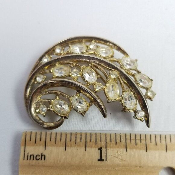 Vintage Trifari Rhinestone Gold Tone Brooch, Scroll Shape, Estate - Picture 5 of 8